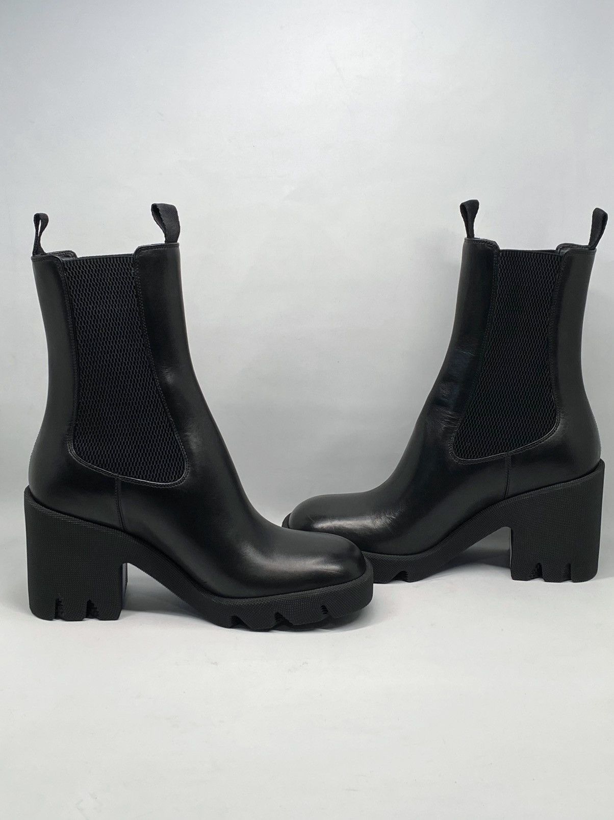 Burberry Burberry Elasticated-Panel Leather Heeled Boots size 37 Size US 7 / IT 37 - 8 Thumbnail