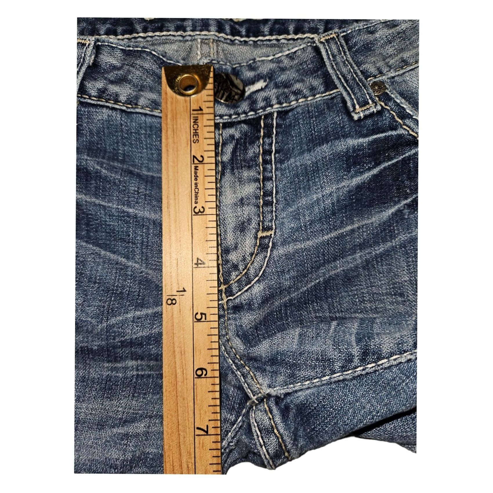 Vintage VINTAGE Buckle Bermuda Shorts Women's 26 Blue Denim Embroidered Distressed 5-Pocket Low Rise Inseam 15in Cotton Machine Washable Size 26" / US 2 / IT 38 - 5 Thumbnail