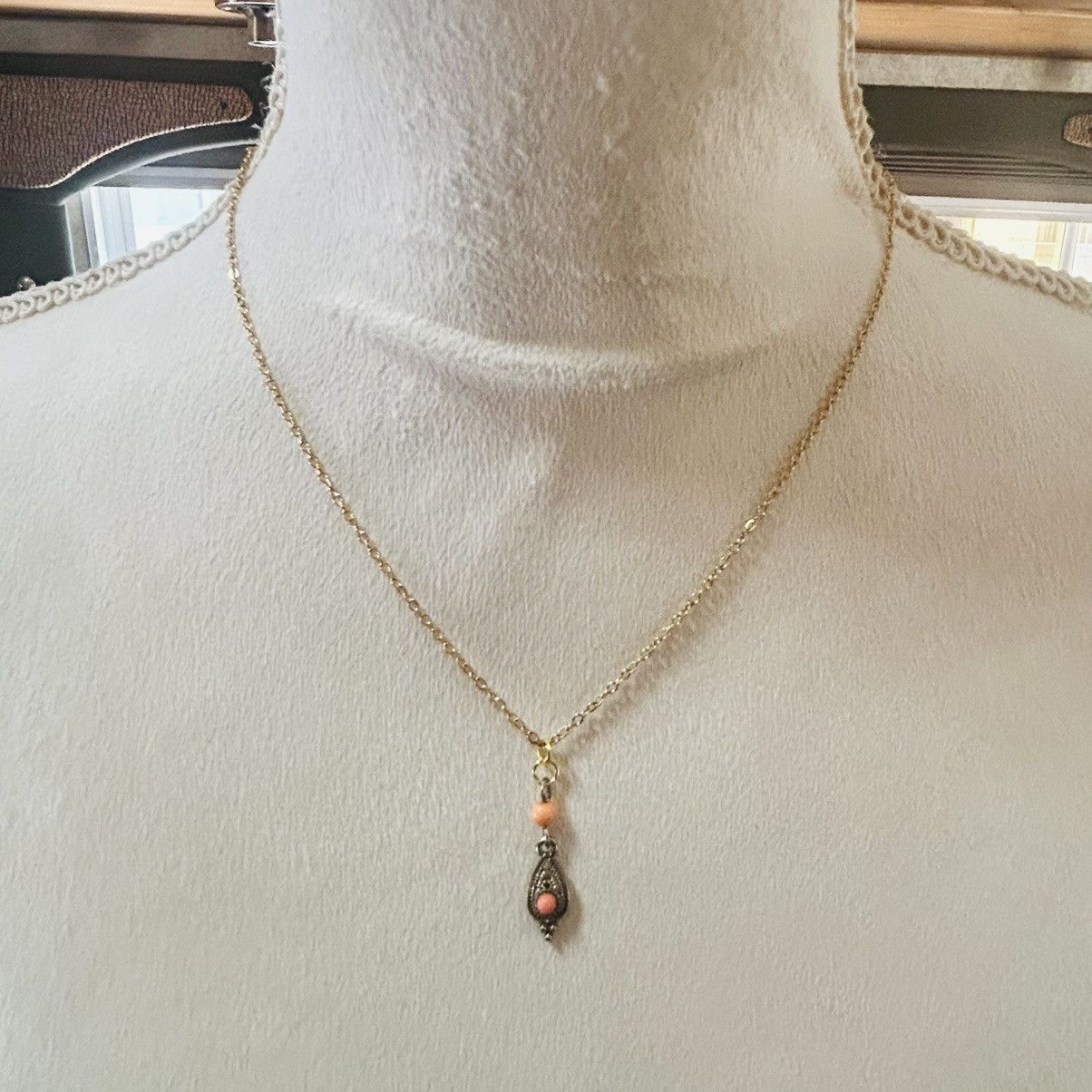 Handmade Handcrafted antique gold tone filigree faux coral necklace Size ONE SIZE - 2 Thumbnail