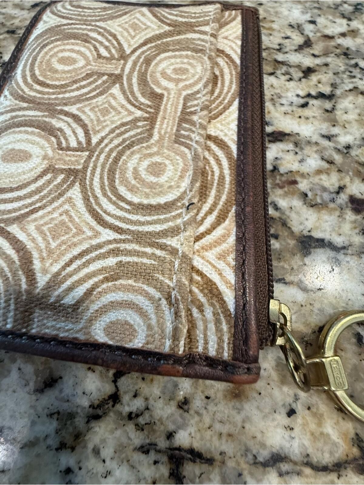 Other Wristlet with keychain swirled tan cream brown zip closure Size ONE SIZE - 5 Thumbnail