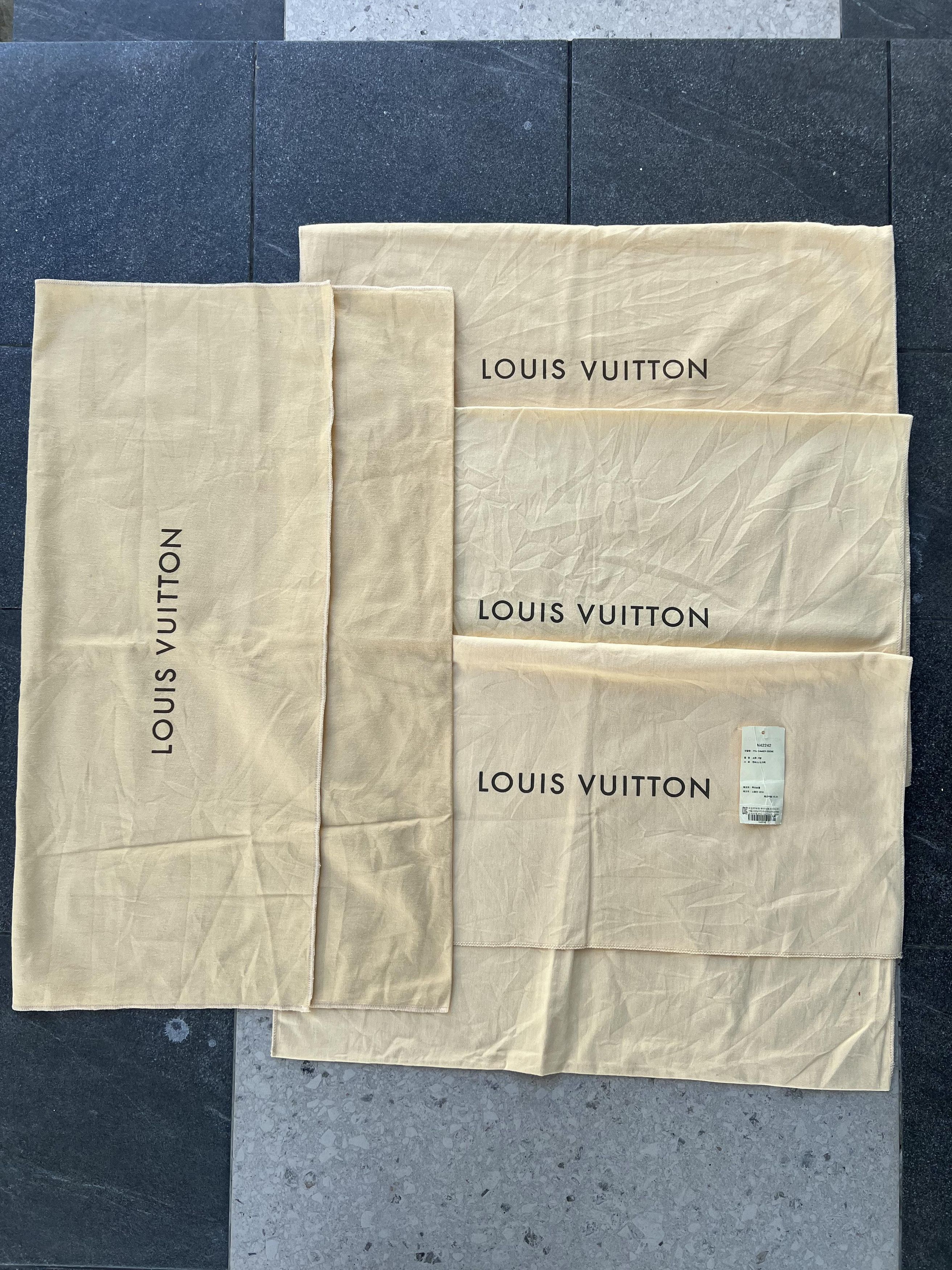 Designer × Louis Vuitton Lots of 4 Louis Vuitton dust bags Size ONE SIZE - 1 Thumbnail