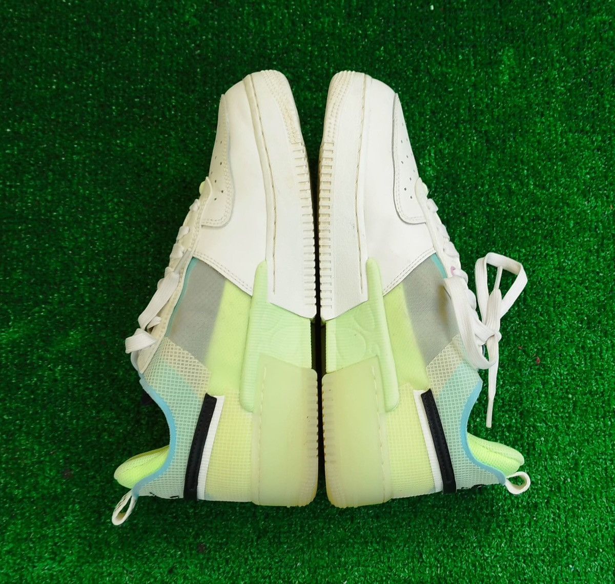 Nike Nike Air Force 1 React Sail Barely Volt Size US 7 / EU 40 - 7 Thumbnail