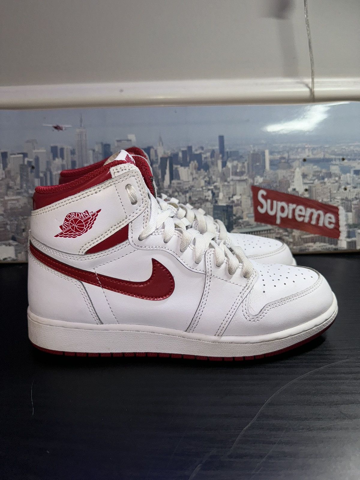 Jordan Brand × Nike Nike Air Jordan Retro 1 High OG Metallic Red GS 2017 Size US 6.5 / EU 39-40 - 3 Thumbnail
