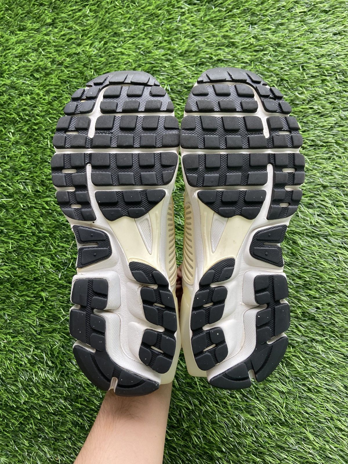A-COLD-WALL* × Nike A-Cold-Wall x Nike Zoom Vomero 5 Sail Size US 9 / EU 42 - 16 Thumbnail