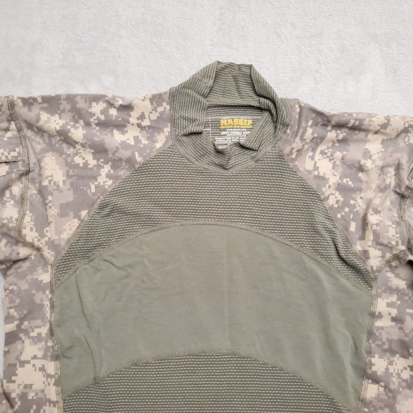 Vintage Massif Army Combat Shirt Shirt Mens S Green Camo Long Sleeve Breathable Camouflage Shirt Mens Small Green Camo Massif Mountain Gear Company Size US S / EU 44-46 / 1 - 2 Thumbnail