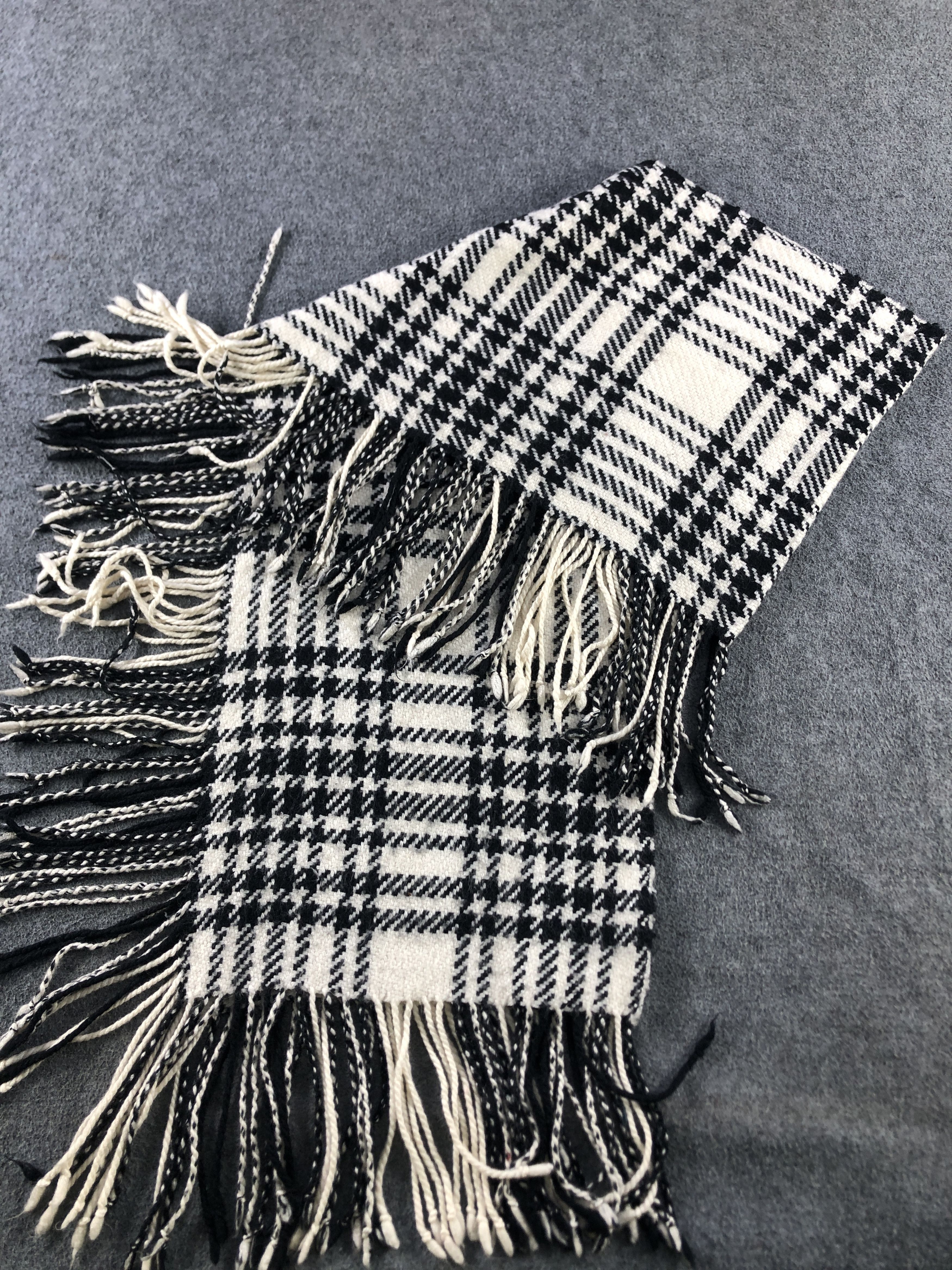 Banana Republic Banana Republic Houndstooth Scarf / Muffler / Neckwear P793 Size ONE SIZE - 6 Thumbnail