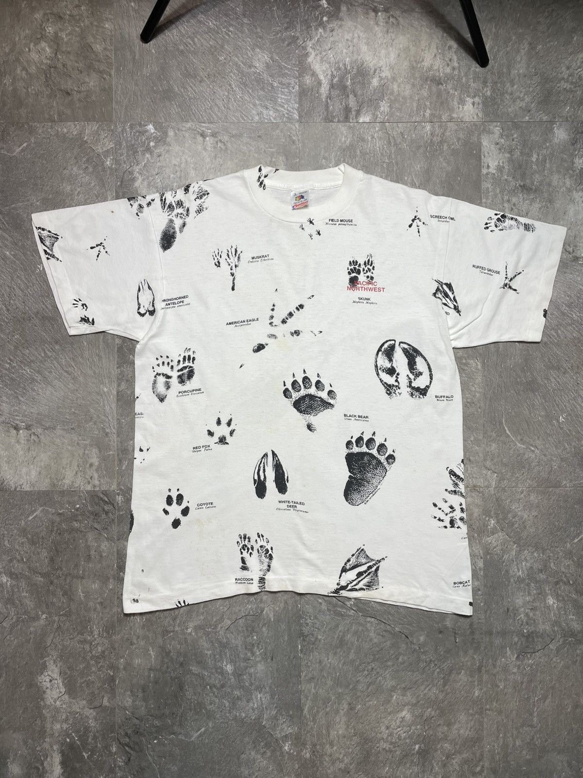 Vintage Vintage 90s Alaska Wildlife Animal Foot print AOP art Shirt Size US L / EU 52-54 / 3 - 1 Thumbnail
