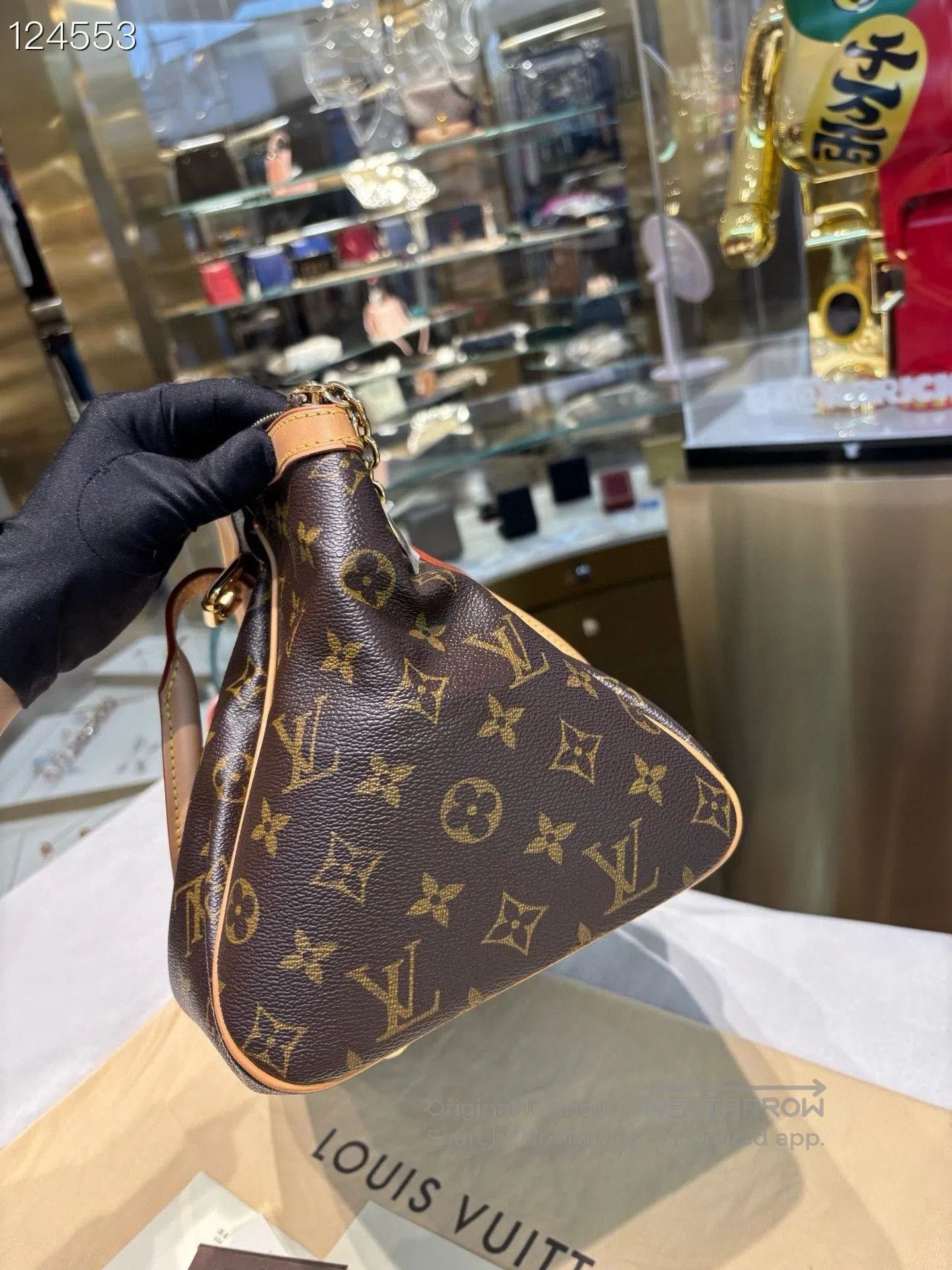 Louis Vuitton Louis Vuitton Monogram Dumpling Bag. Size ONE SIZE - 3 Thumbnail