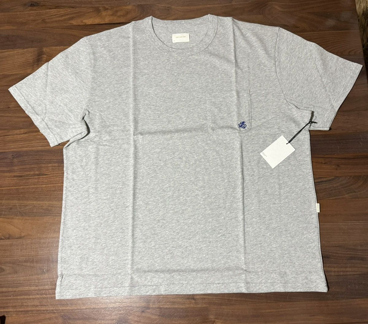 Aime Leon Dore Aime Leon Dore ALD Crest Pocket Tee in “Silver Mix” Size XXL Size US XXL / EU 58 / 5 - 1 Thumbnail