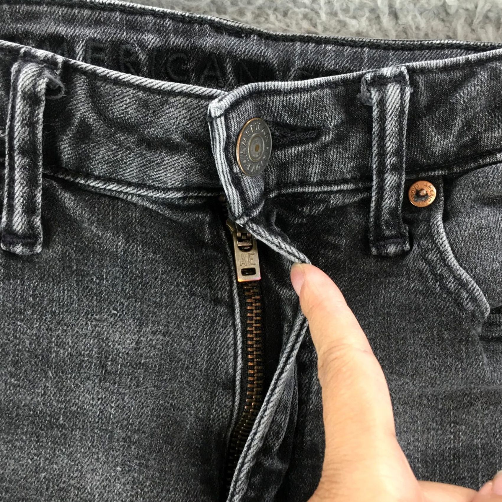 American Eagle Outfitters American Eagle Outfitters Tapered Jeans Mens 29x32 Grey Denim Zip 5-Pocket Regular Slim Shoes Zip Size US 29 - 4 Thumbnail