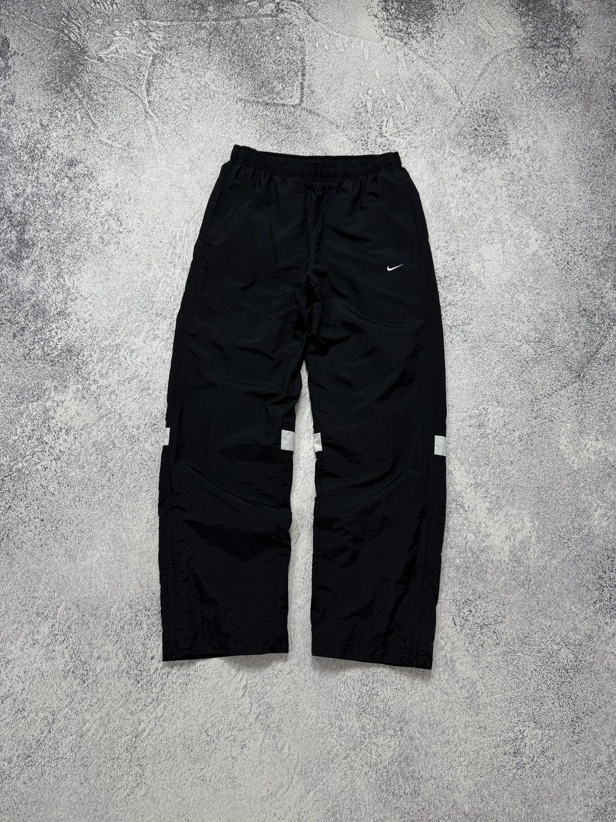 Nike OOs Nike Vintage Nylon Baggy Swoosh Parachute Track Pants Size US 34 / EU 50 - 1 Thumbnail