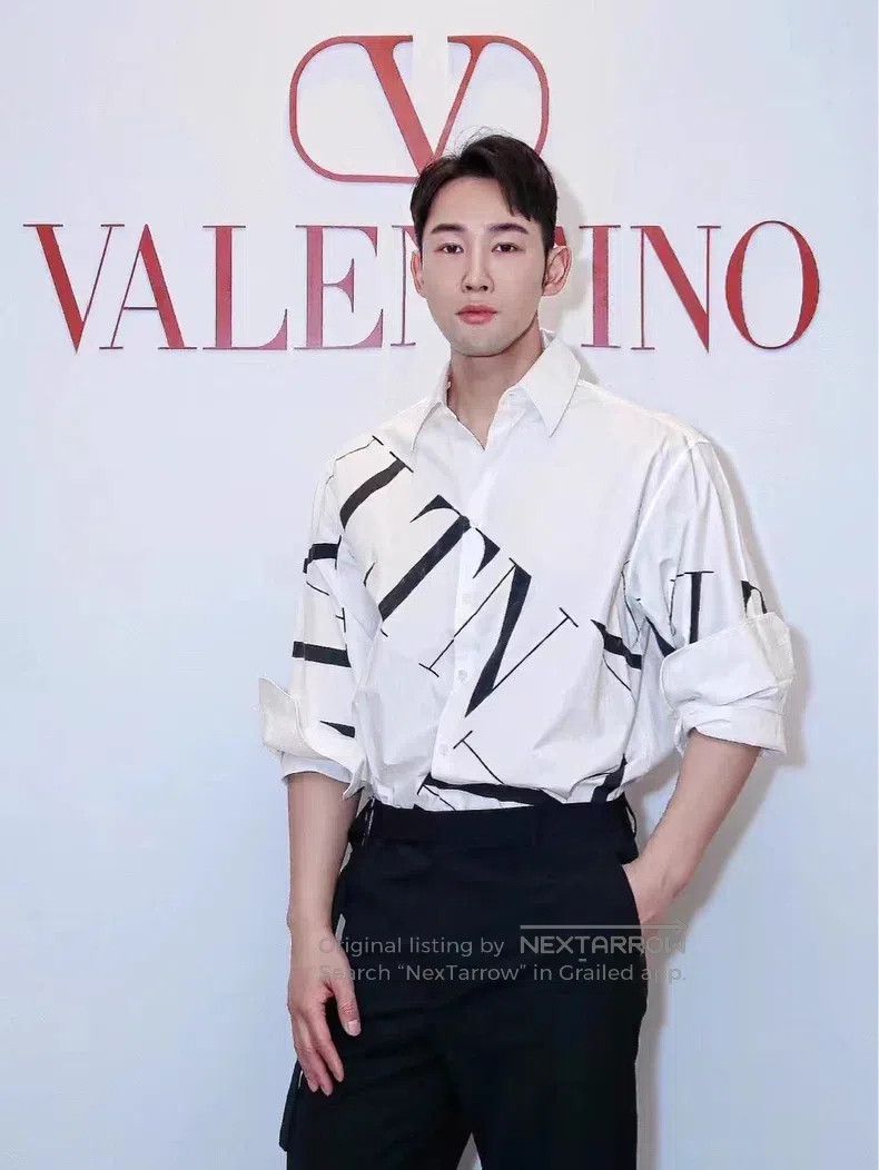 Valentino Valentino The latest model of SS23 Size US L / EU 52-54 / 3 - 7 Thumbnail