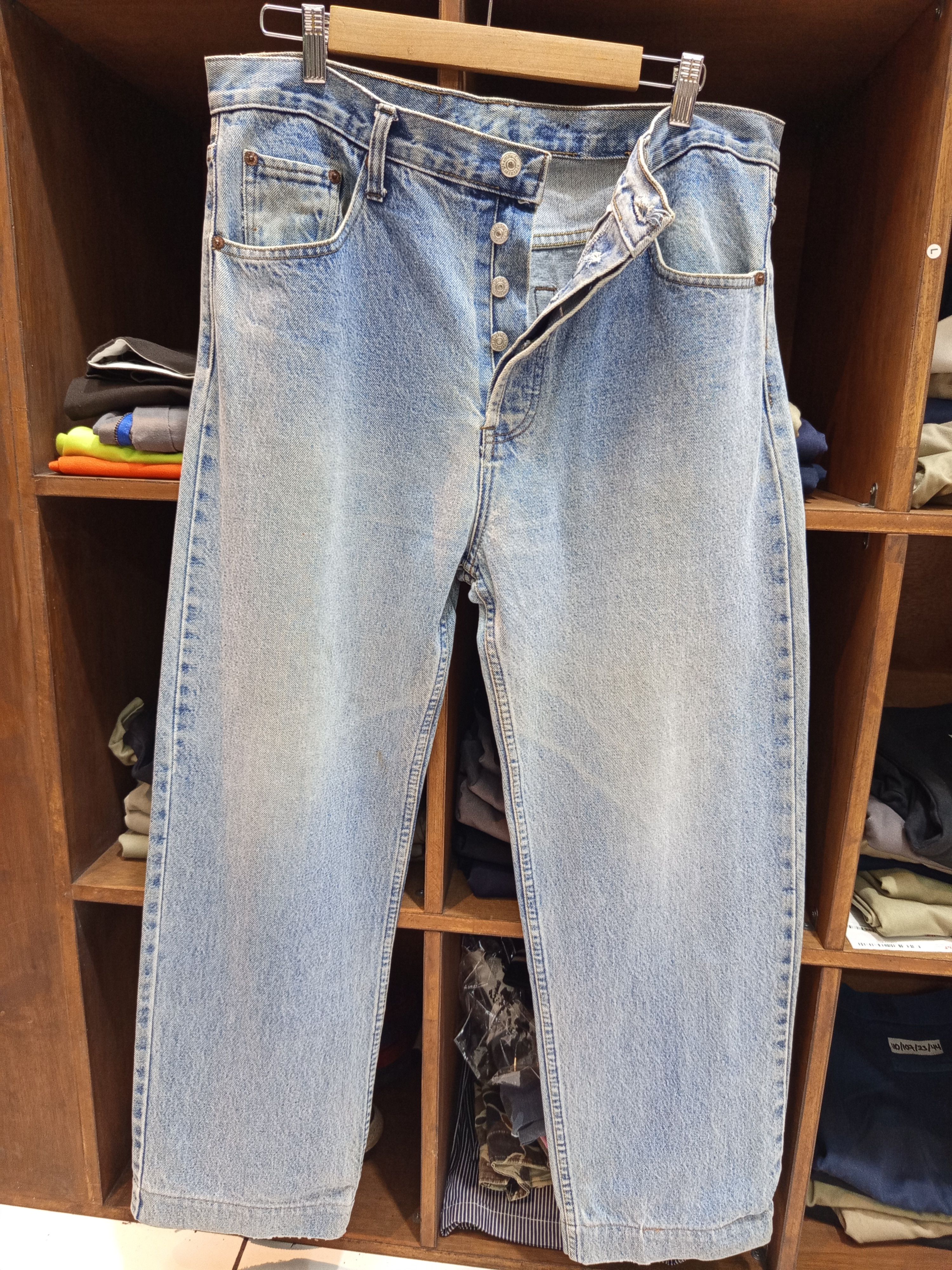 Vintage 1980s Levi’s 501 Made in USA Button Fly Denim Pants Size US 36 / EU 52 - 5 Thumbnail