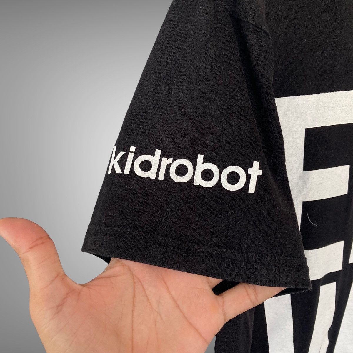 Kid Robot Vintage Kid Robot END WAR Tee Size US L / EU 52-54 / 3 - 3 Thumbnail