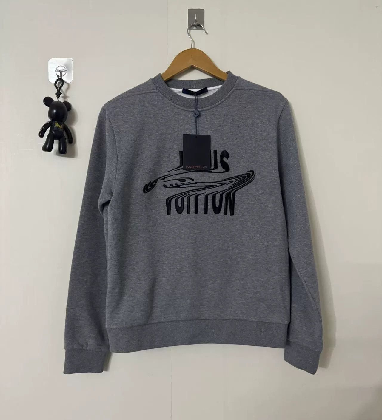 Louis Vuitton louis vuitton twisted sweatshirt in gray Size US S / EU 44-46 / 1 - 1 Thumbnail