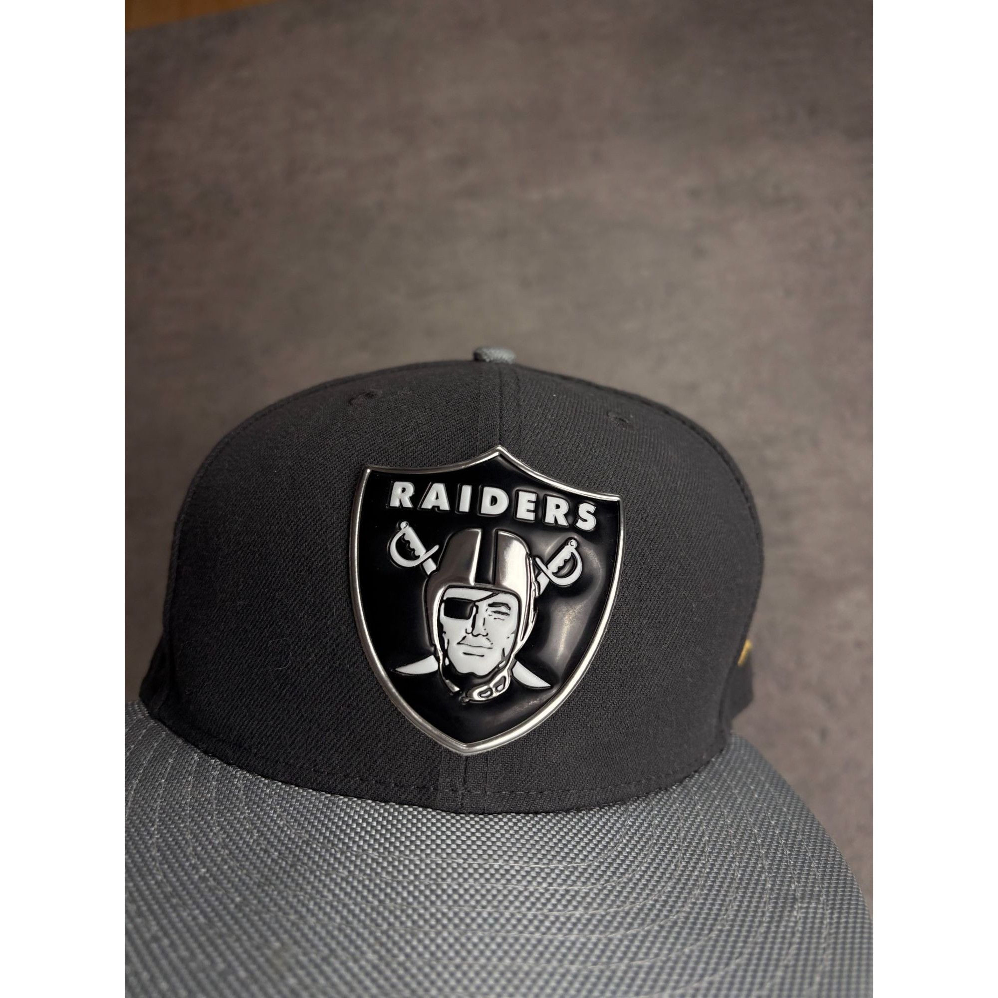 New Era New Era 59FIFTY Oakland Raiders Hat NFL Metal Shield Logo Gr Size 34 - 4 Thumbnail