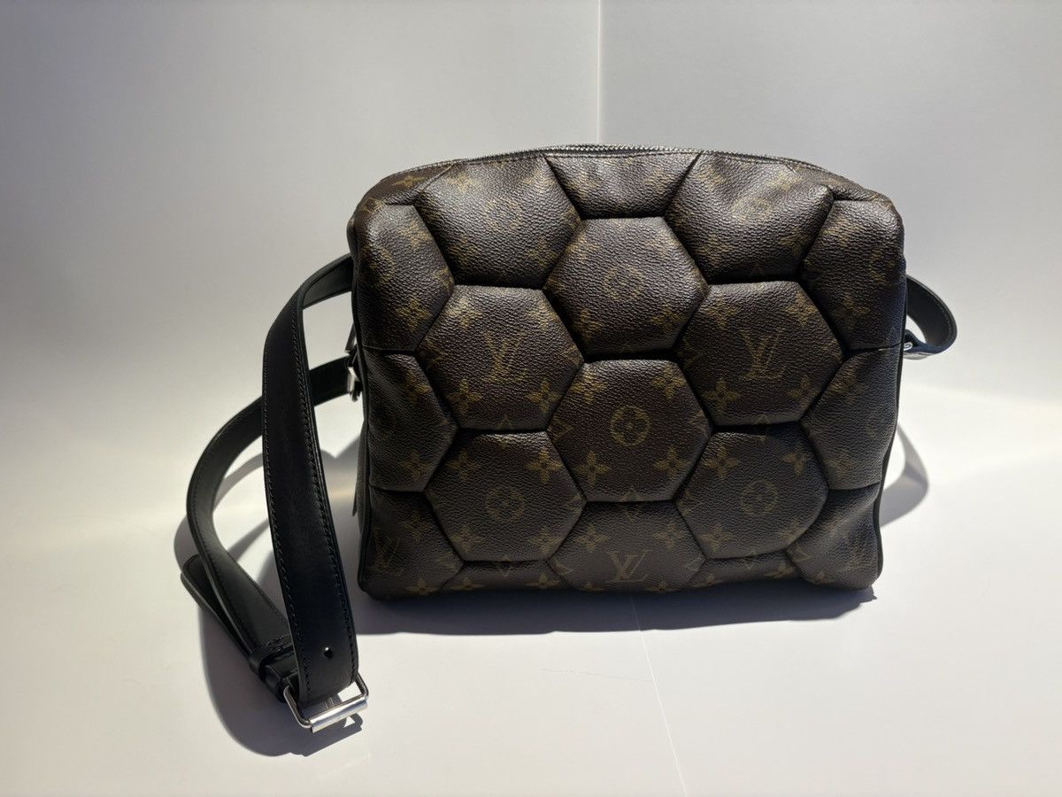 Louis Vuitton Louis Vuitton Hexagon Monogram Macassar Brown Quilted Bag Size ONE SIZE - 1 Thumbnail