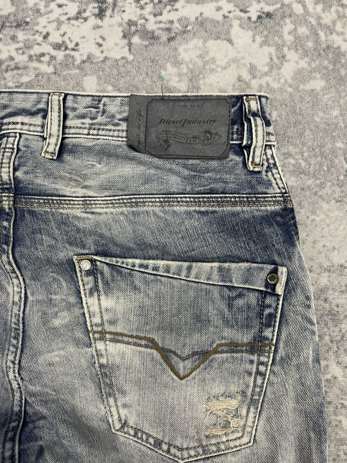 Diesel Diesel Krooley 0813Z Regular Slim-Carrot Distressed Jeans Size US 30 / EU 46 - 17 Thumbnail