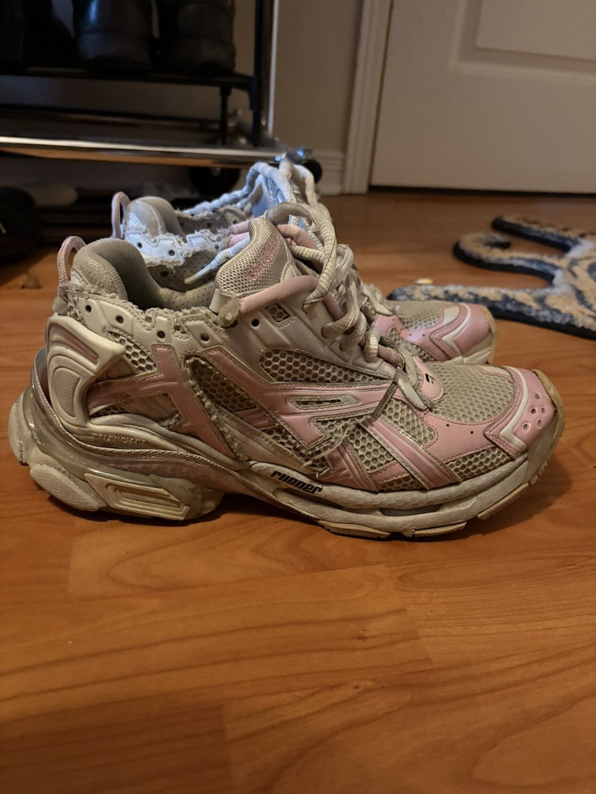 Balenciaga Balenciaga Runner Sneakers Pink & White Size US 10 / EU 43 - 2 Thumbnail