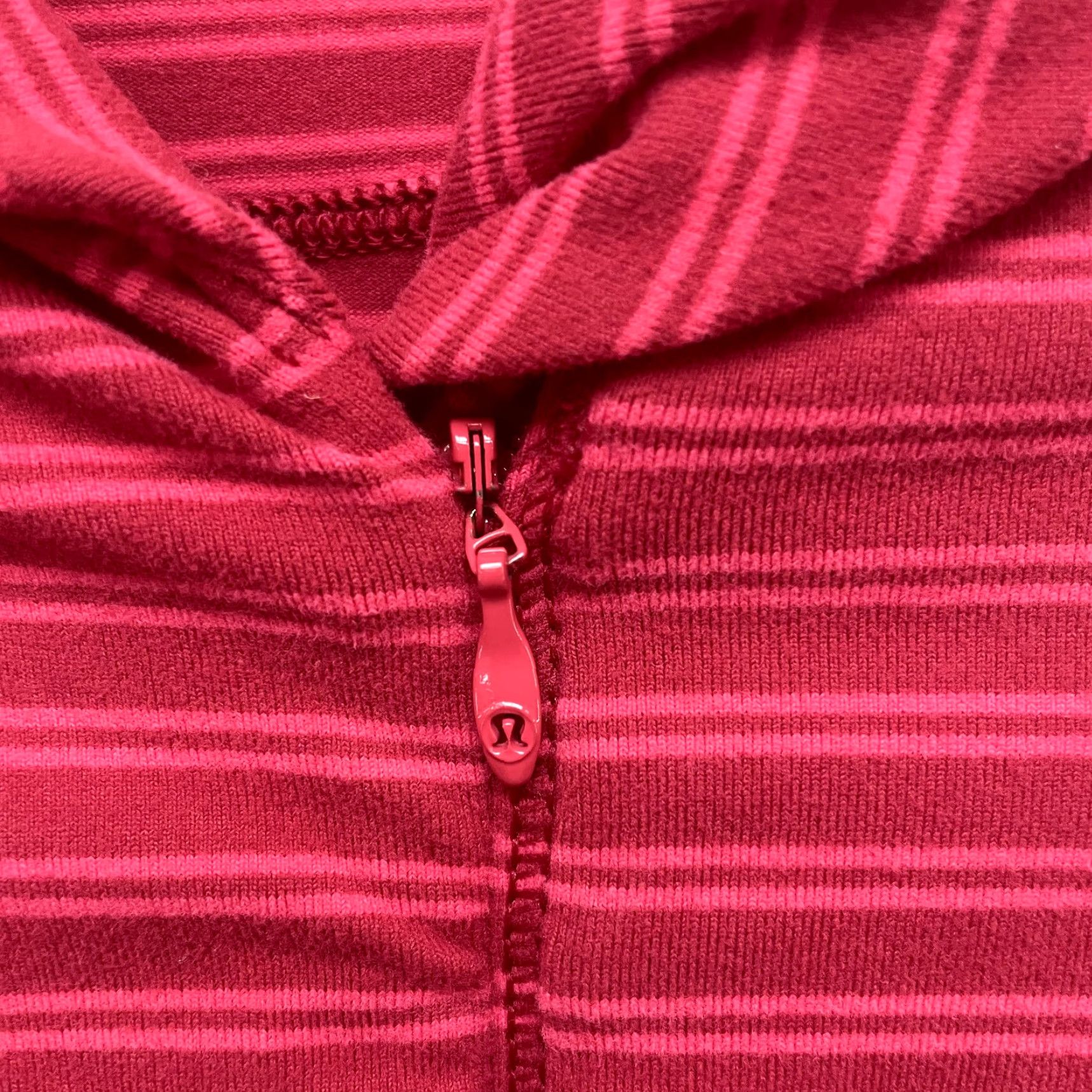 Lululemon Lululemon Top Shirt S Red Striped 1/4 Zip Workout Activewear Yoga Thumb Hole Womens Size S / US 4 / IT 40 - 7 Thumbnail