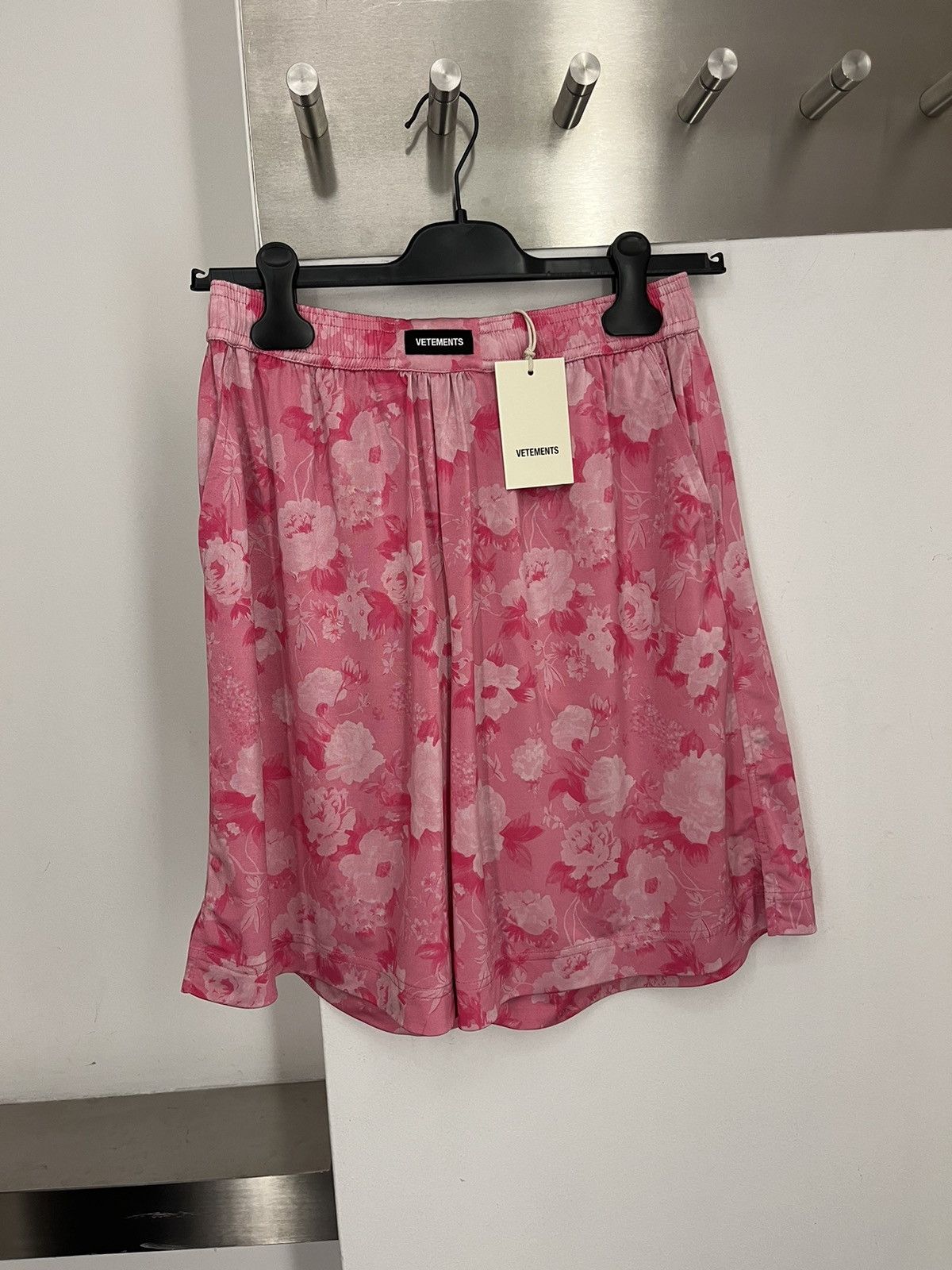 Vetements Pink logo print shorts Size 25" / US 0 / IT 36 - 2 Thumbnail