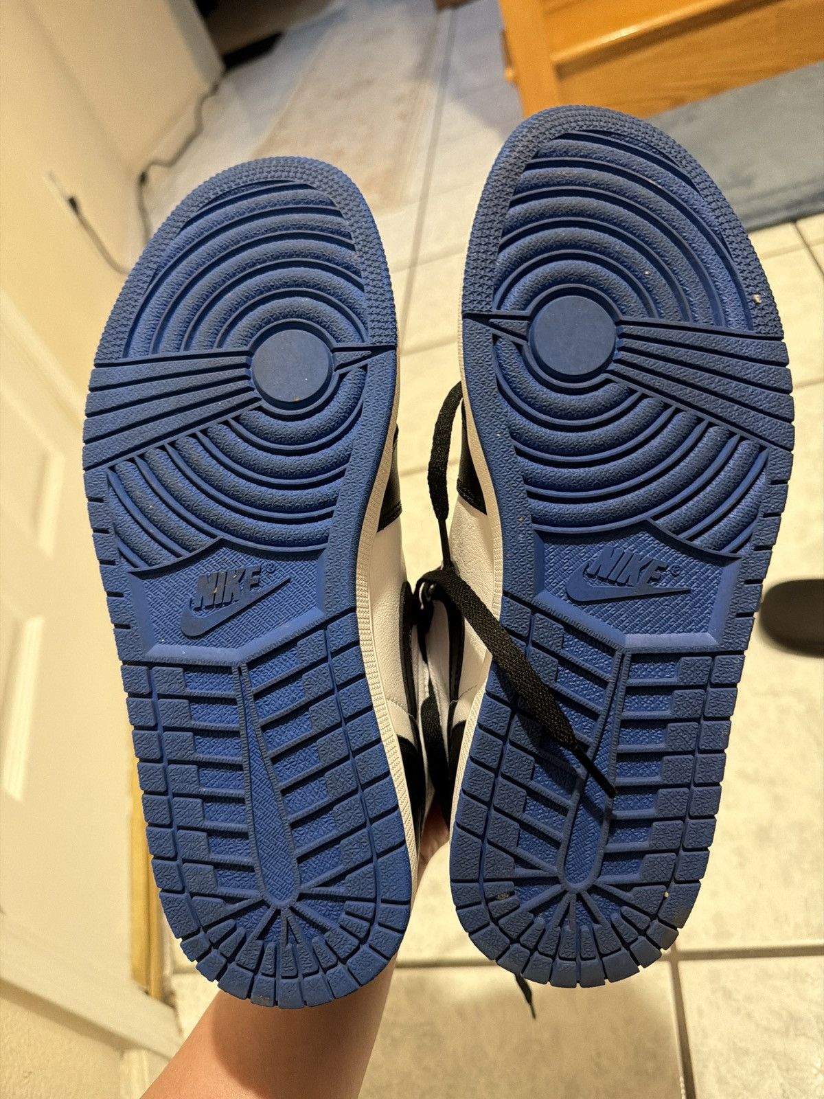Jordan Brand Jordan 1 royal toe Size US 10.5 / EU 43-44 - 2 Thumbnail