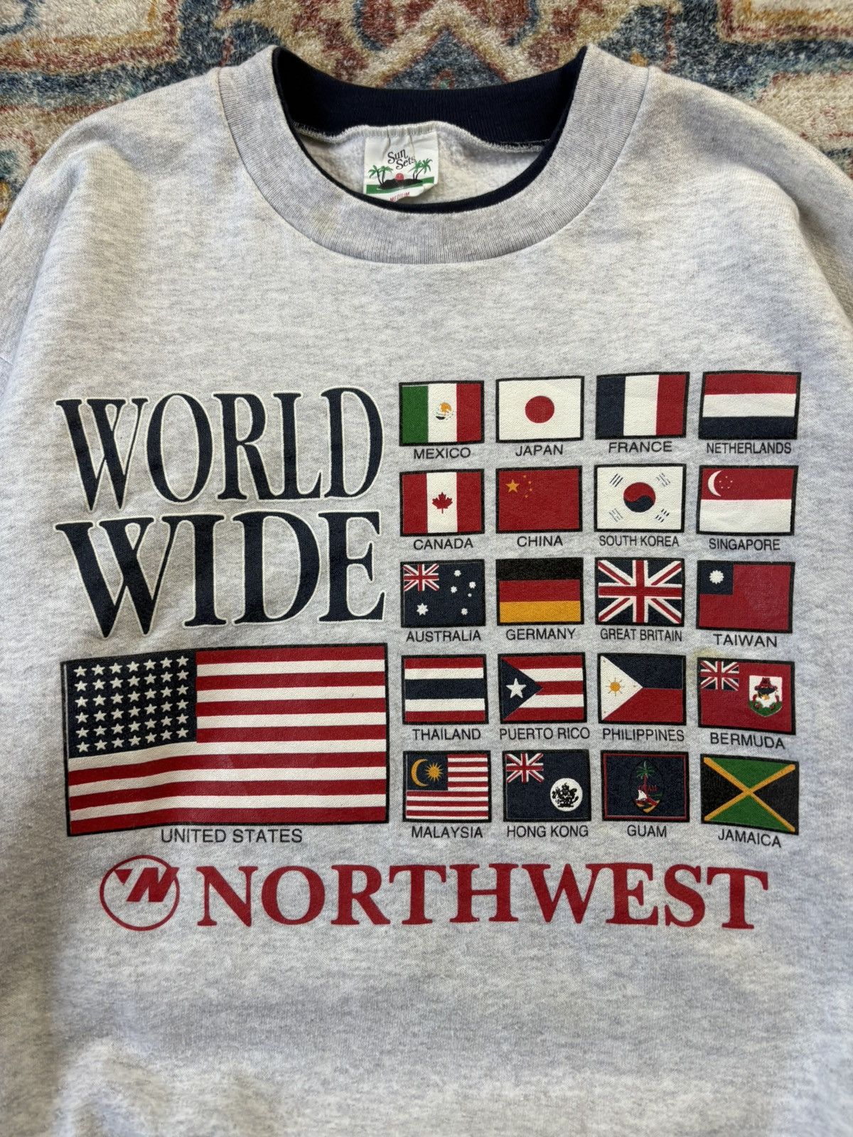 Vintage Vintage Northwest Airlines World Flags Crewneck Medium Size US M / EU 48-50 / 2 - 4 Thumbnail