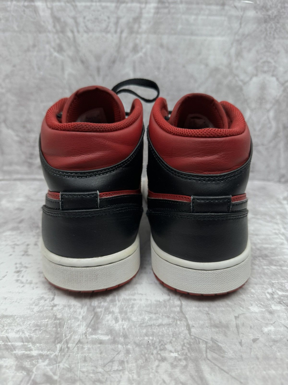 Jordan Brand Nike Air Jordan 1 Mid Reverse Bred 554724-660 Size US 9.5 / EU 42-43 - 4 Thumbnail