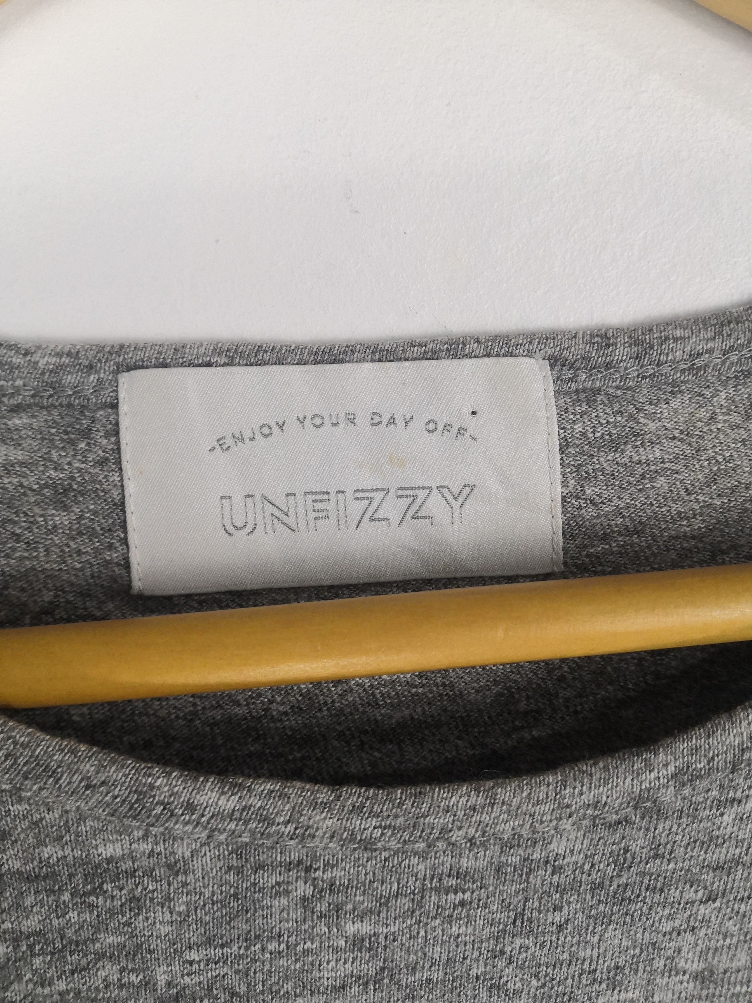Vintage Vintage Unfizzy T-Shirt Big Logo Spellout Size US L / EU 52-54 / 3 - 4 Thumbnail