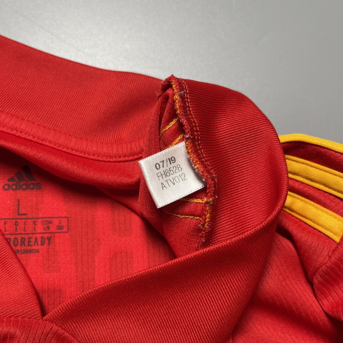 Adidas WALES ADIDAS 2020 EURO FOOTBALL HOME JERSEY #11 BALE Size US L / EU 52-54 / 3 - 7 Thumbnail