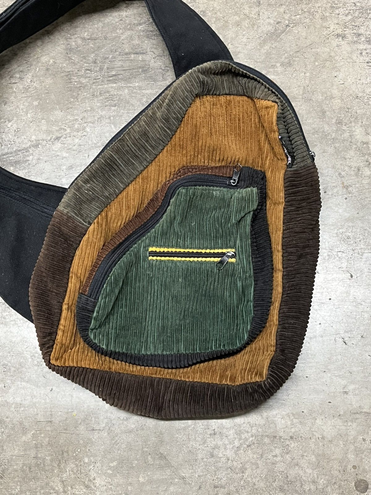 Vintage Vintage corduroy sling bag streetwear boho hippie hype rare Size ONE SIZE - 3 Thumbnail