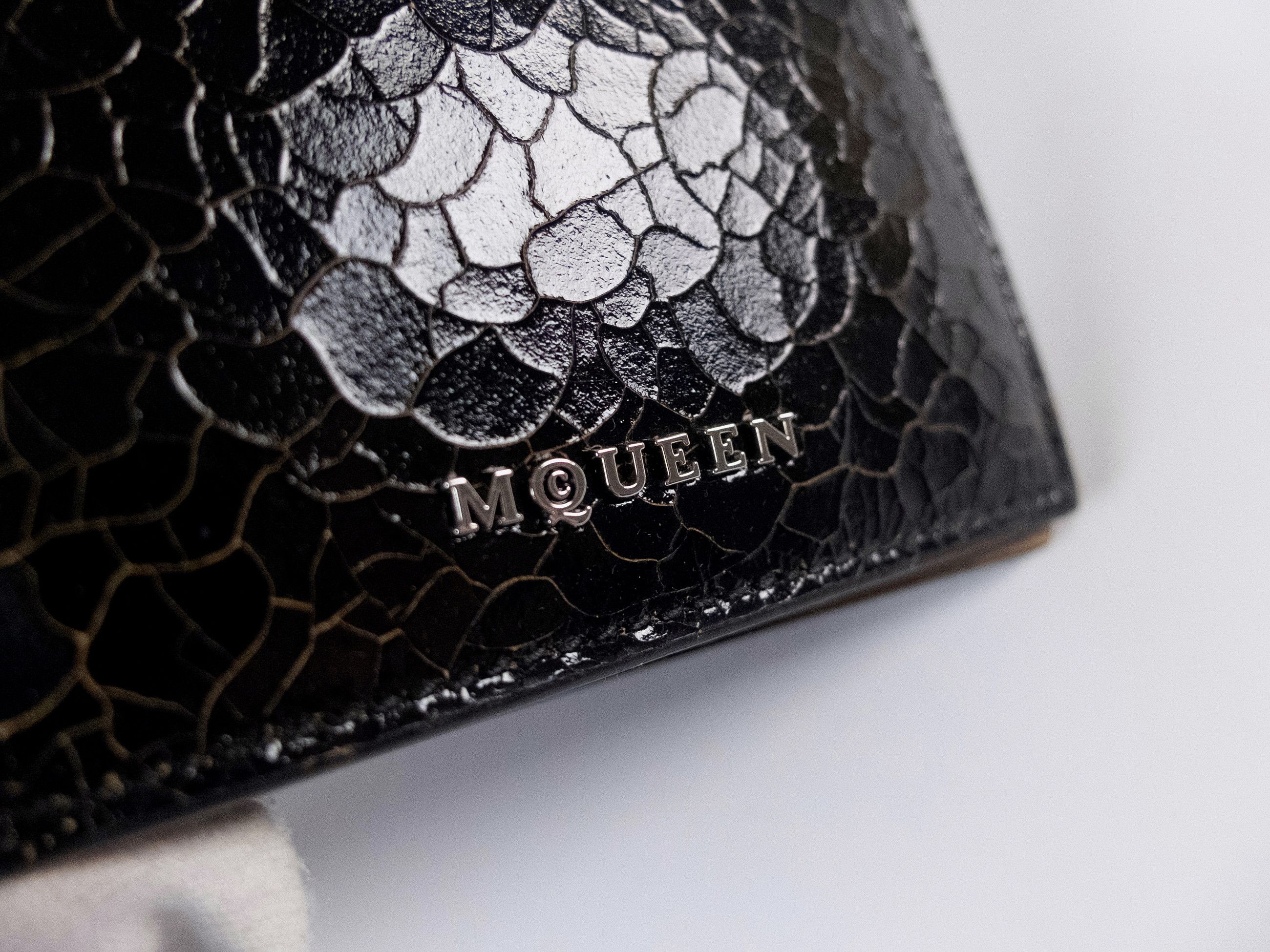 Alexander McQueen ALEXANDER MCQUEEN black cracked effect leather bifold wallet Size ONE SIZE - 2 Thumbnail