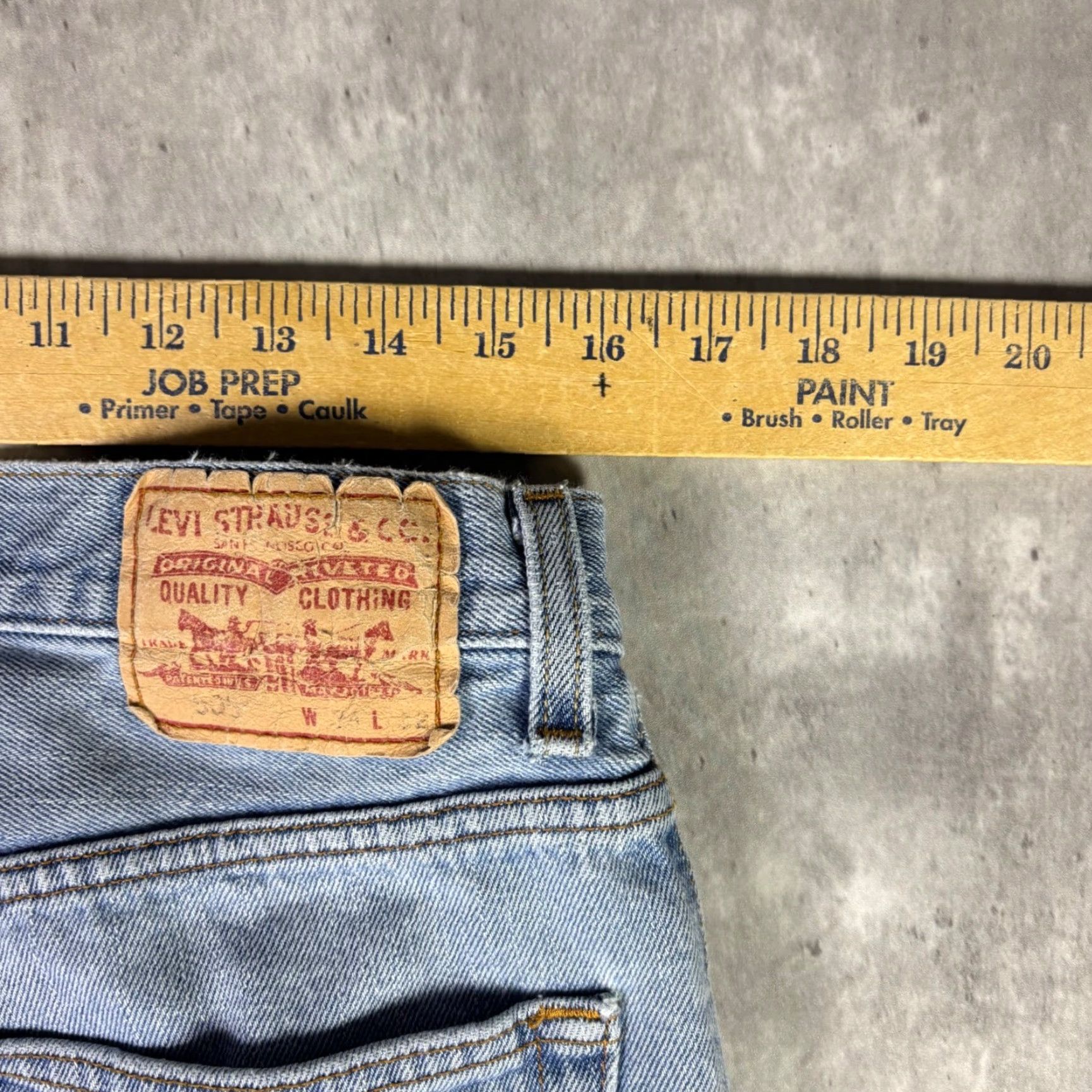 CO VINTAGE Levi Strauss Co Levi's 505 Regular Fit Light Wash Denim Jeans Mens 32x31 90s Straight 5-Pocket Design Buttons Zip Blue N/A Size US 32 / EU 48 - 3 Thumbnail