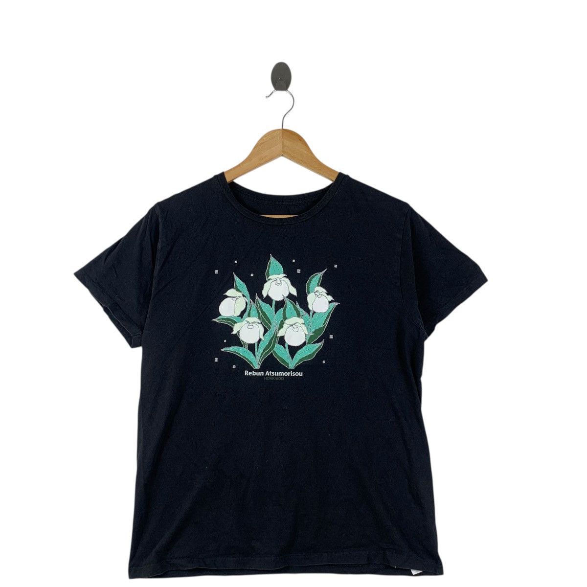 Vintage Vintage HOKKAIDO REBUN ATSUMORISOU Floral Culture Tee Shirt Size US S / EU 44-46 / 1 - 3 Thumbnail