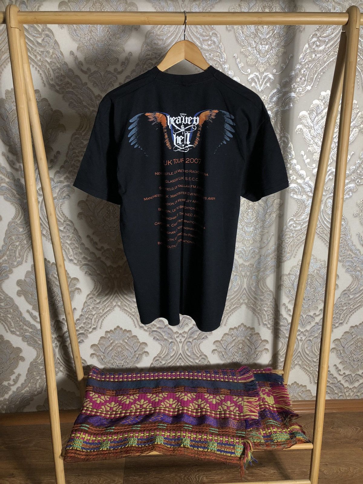 Band Tees VINTAGE HEAVEN AND HELL TOUR ROCK T-SHIRT RETRO METAL 90s Size US XL / EU 56 / 4 - 4 Thumbnail
