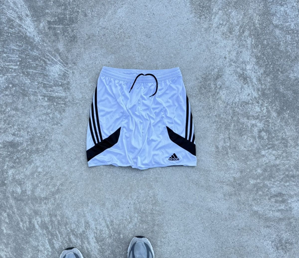 Adidas Vintage Adidas Y2K avantgarde streetwear shorts Size US 30 / EU 46 - 2 Thumbnail