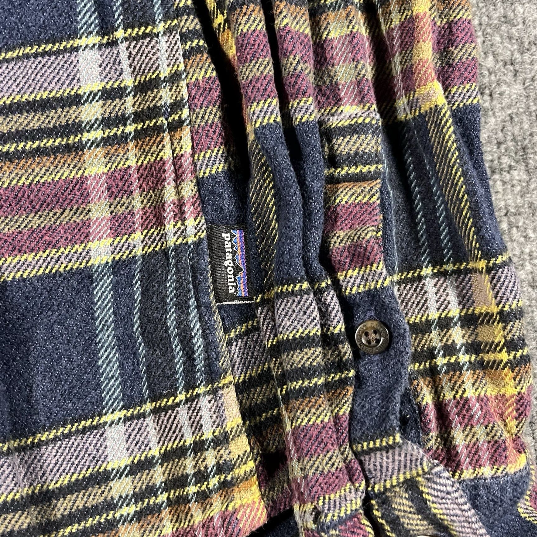 Patagonia Patagonia Shirt Womens Small Plaid Flannel Cotton Long Sleeve Button-Up Modern Outdoors Casual Travel Autumn Winter Spring | Womens Size S / US 4 / IT 40 - 3 Thumbnail