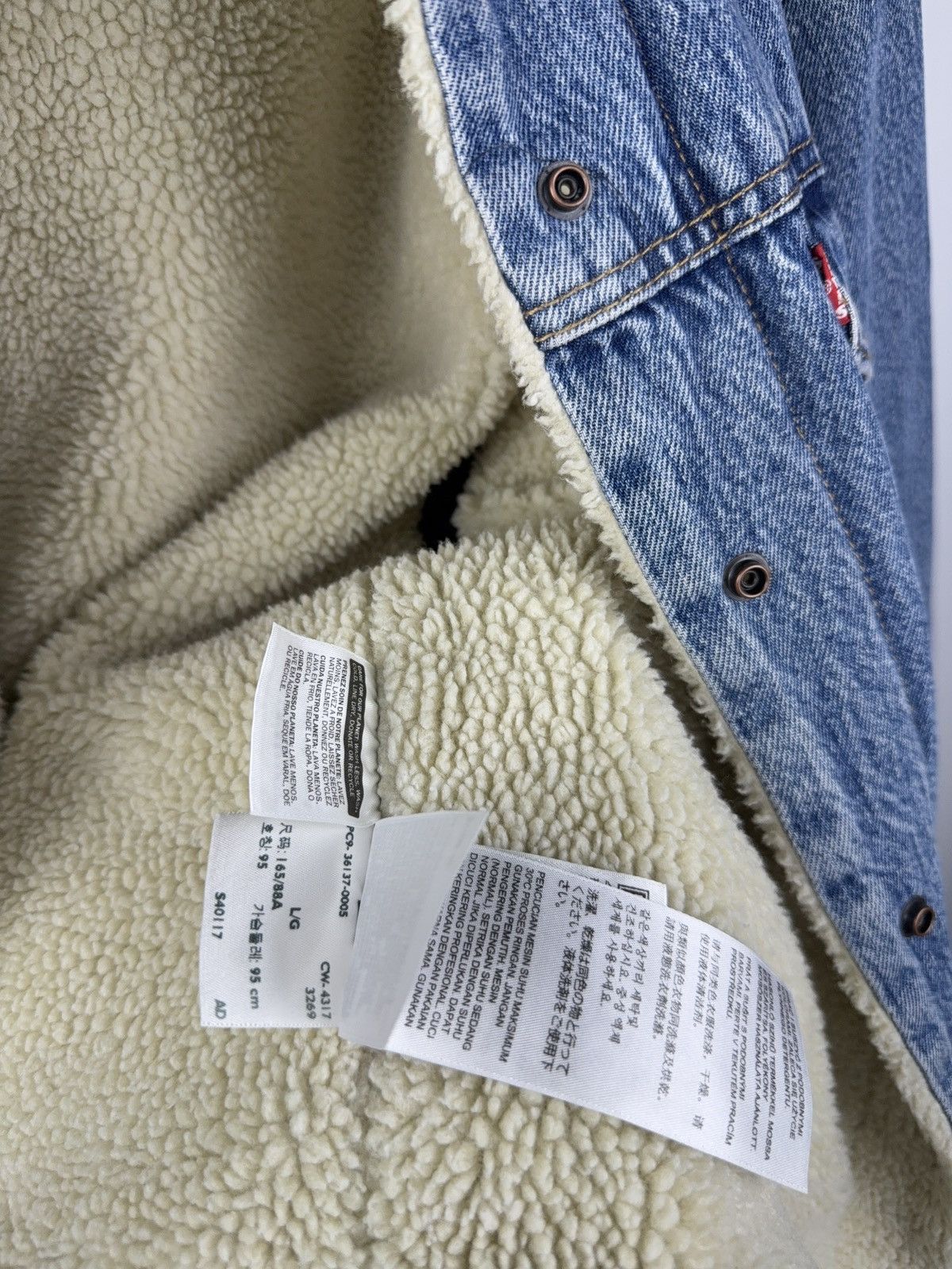 Levi's Retro 00s Levi’s Premium Sherpa Trucker Denim Jacket L Size L / US 10 / IT 46 - 12 Thumbnail