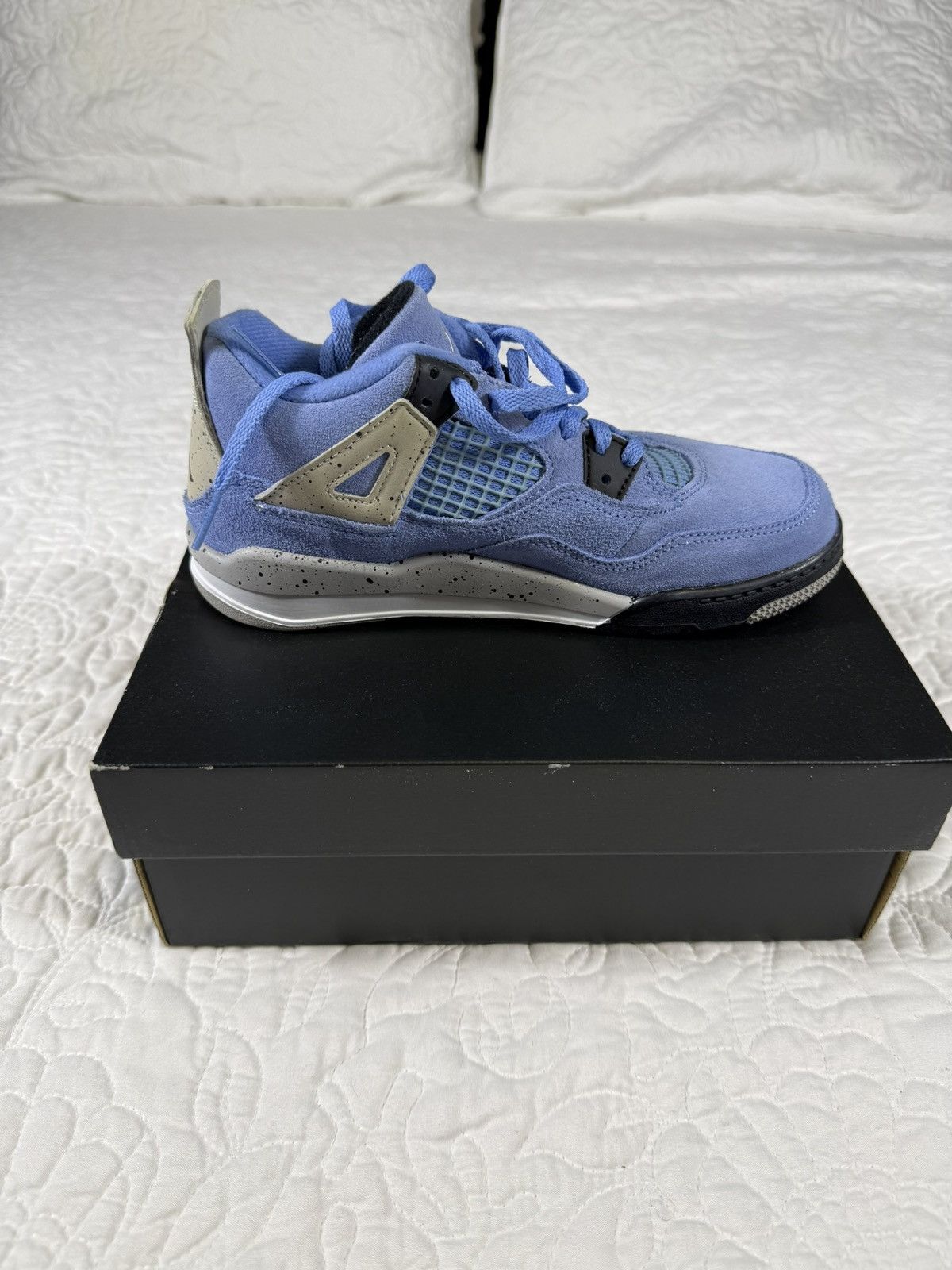 Jordan Brand Air Jordan 4 University Blue 2Y Size US 4 / IT 34 - 4 Thumbnail