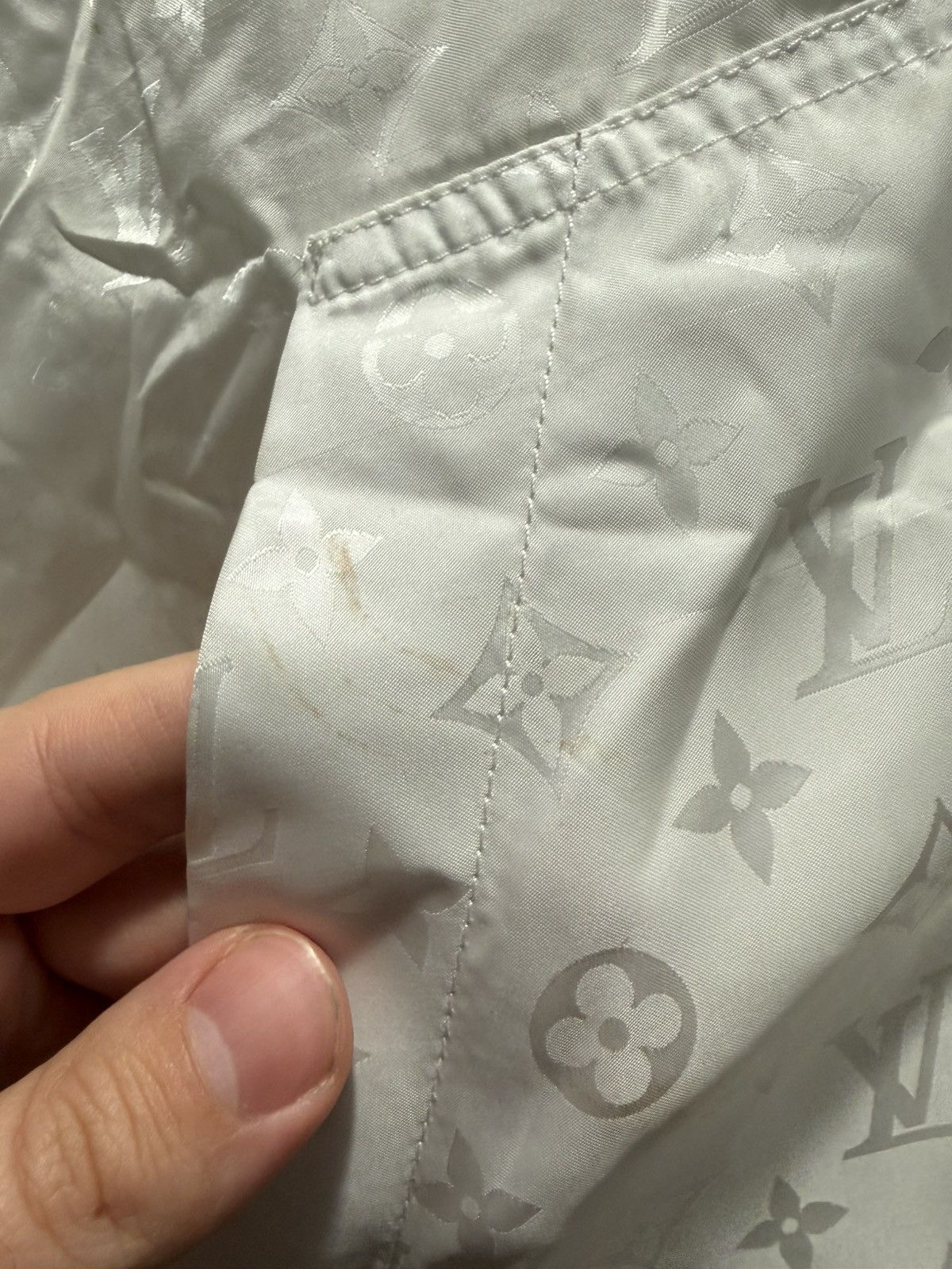Louis Vuitton Louis Vuitton Staples White Monogram Reversible Windbreaker Size US S / EU 44-46 / 1 - 10 Thumbnail