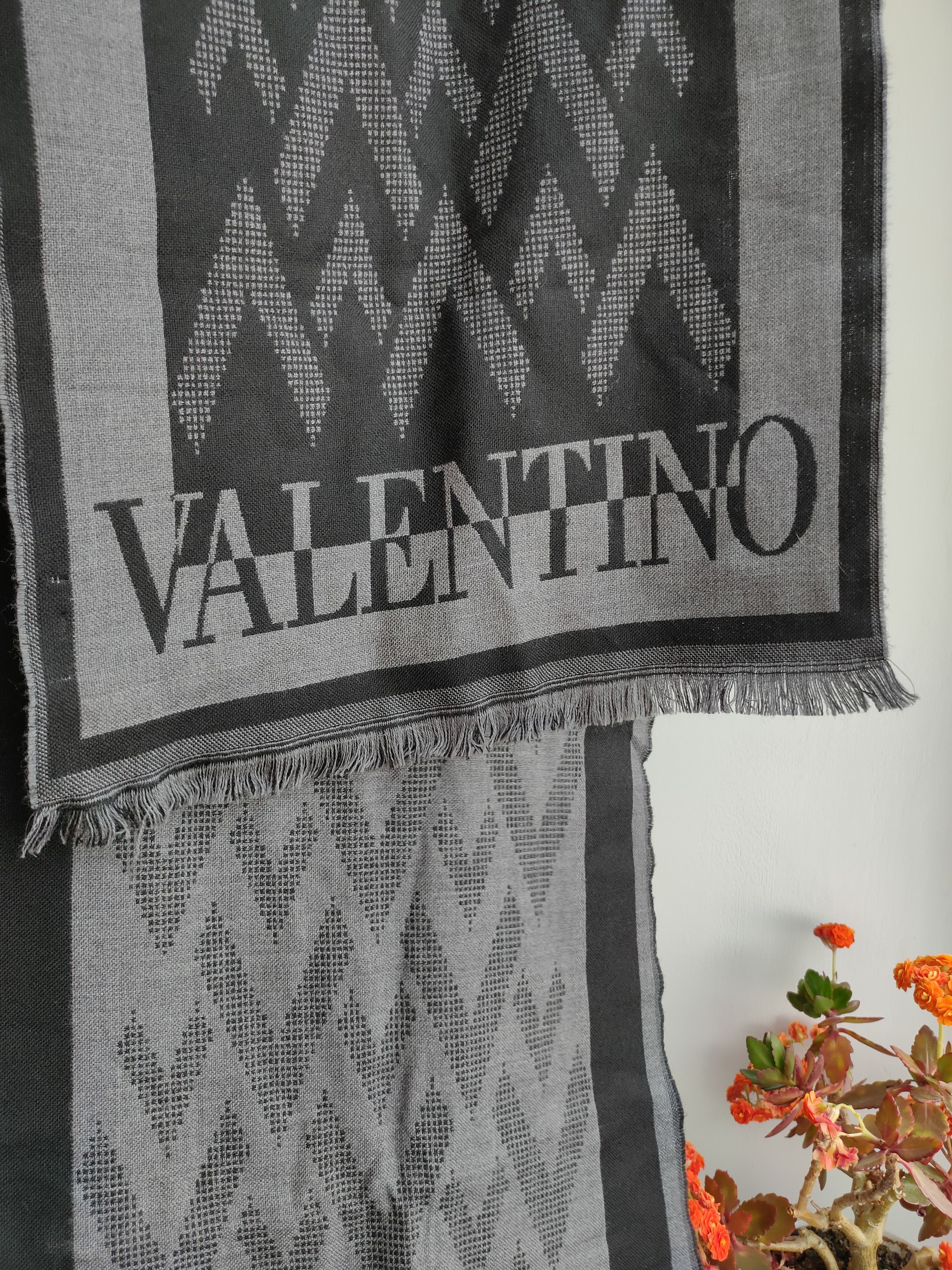 Valentino Valentino scarf cape scarf Valentino shawl handkerchief Size ONE SIZE - 11 Thumbnail