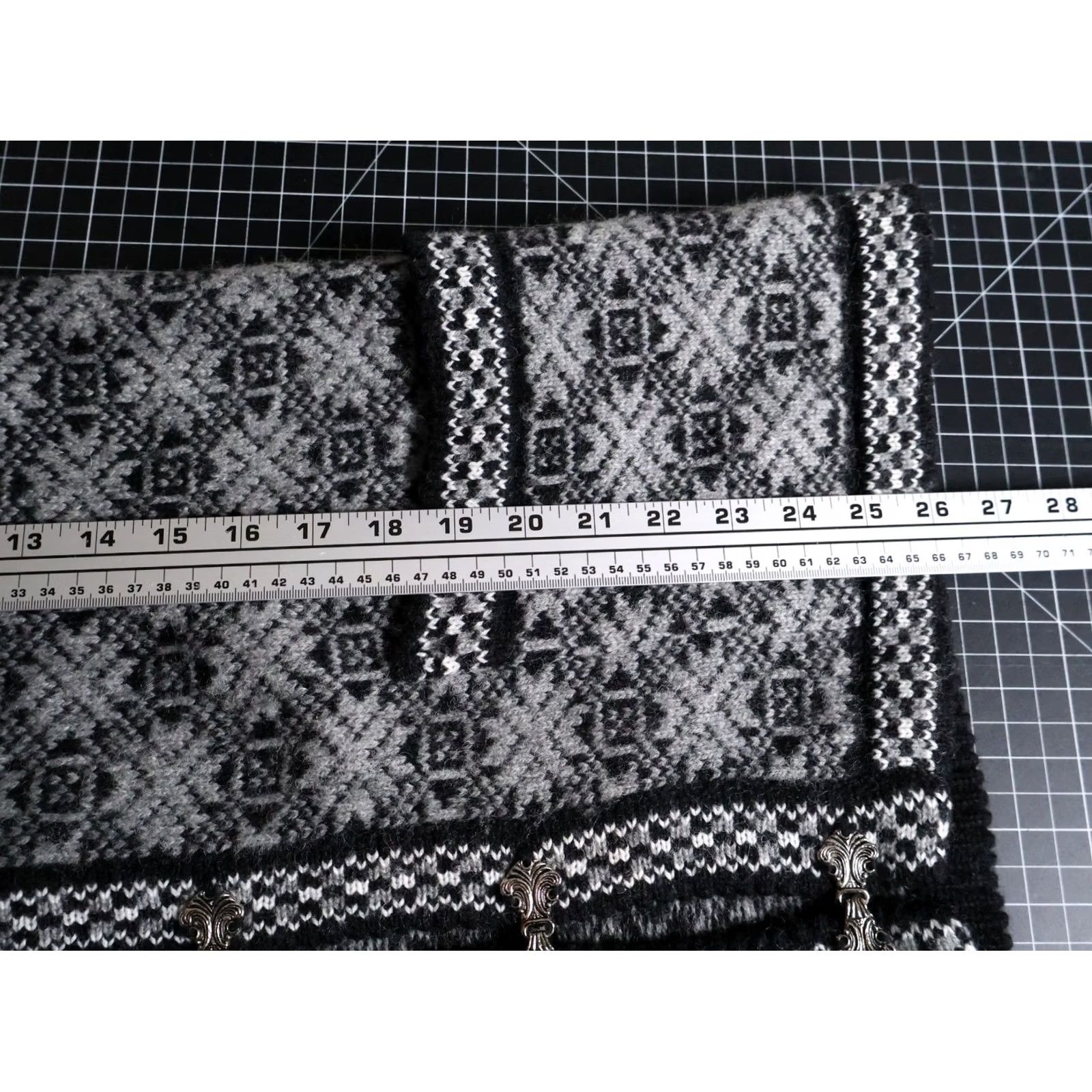 Vintage VINTAGE Icelandic Wool Clasp Cardigan Women's L Gray Black Geometric Pattern Sweater Size L / US 10 / IT 46 - 6 Thumbnail