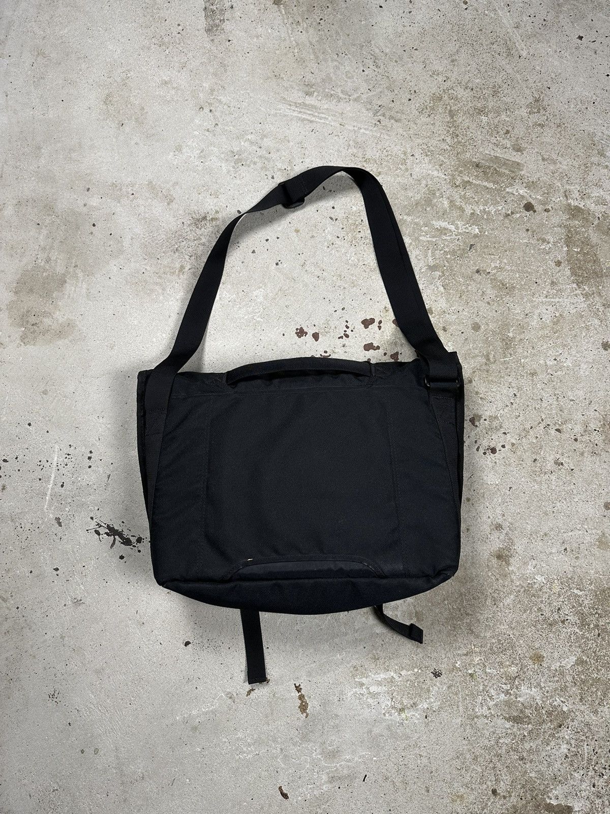 Nike ‼️ Vintage y2k Nike Black Messenger Bag Swoosh Size ONE SIZE - 6 Thumbnail