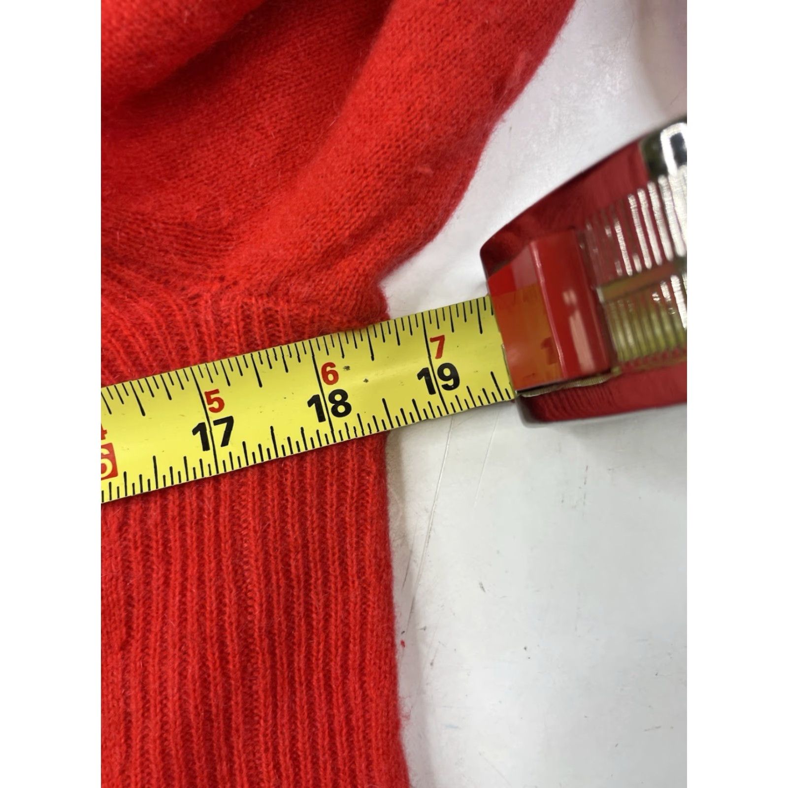 Saks Fifth Avenue Saks Fifth Avenue 100% Cashmere Sweater Womens Medium Red Crewneck Pullover Knit Classic Lightweight Casual Workwear Holiday Size M / US 6-8 / IT 42-44 - 6 Thumbnail
