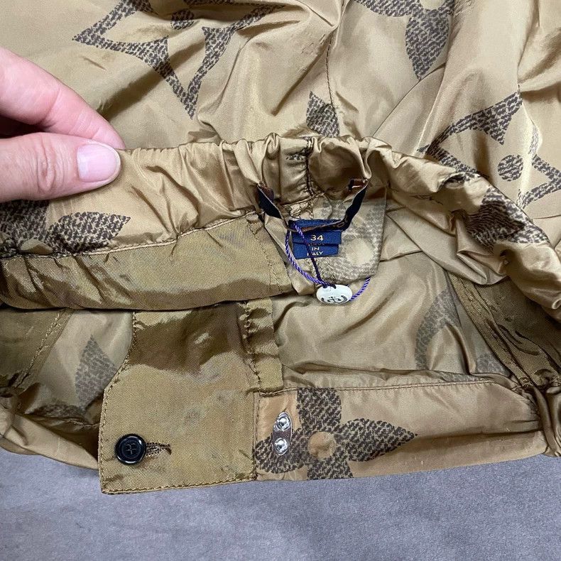 Louis Vuitton Louis Vuitton Brown full print jogging pants Size US 34 / EU 50 - 7 Thumbnail