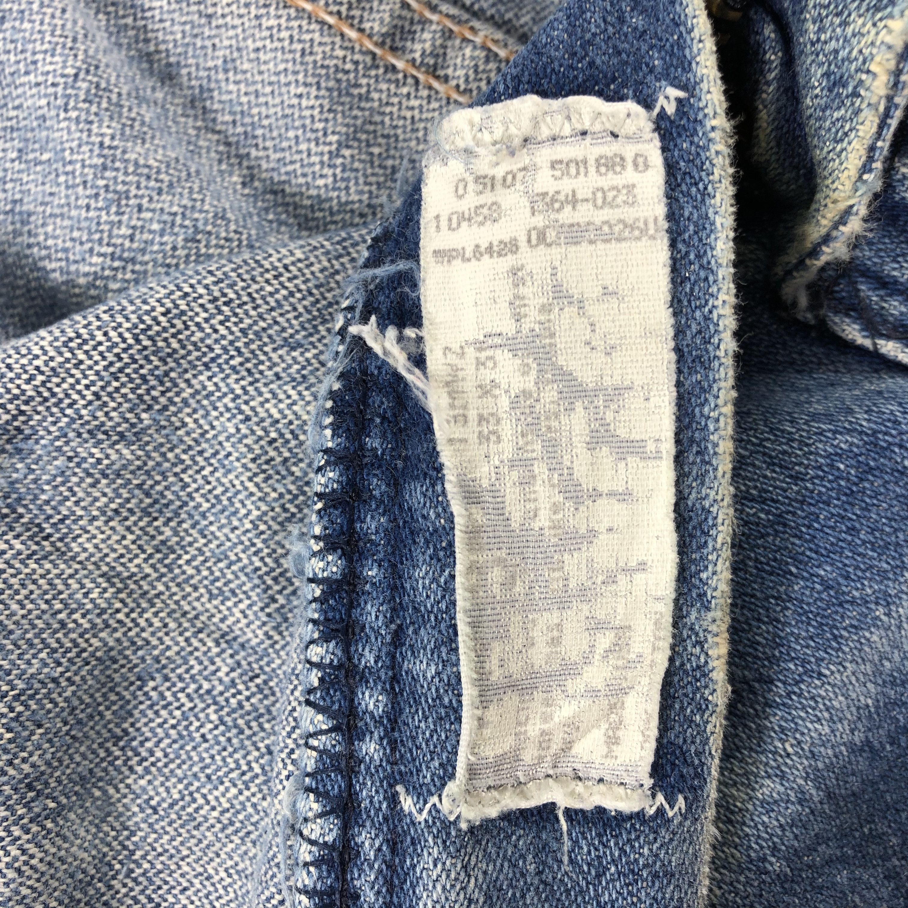 Vintage Vintage Blue Wash Wrangler Jeans-J2458 Size US 31 - 12 Thumbnail