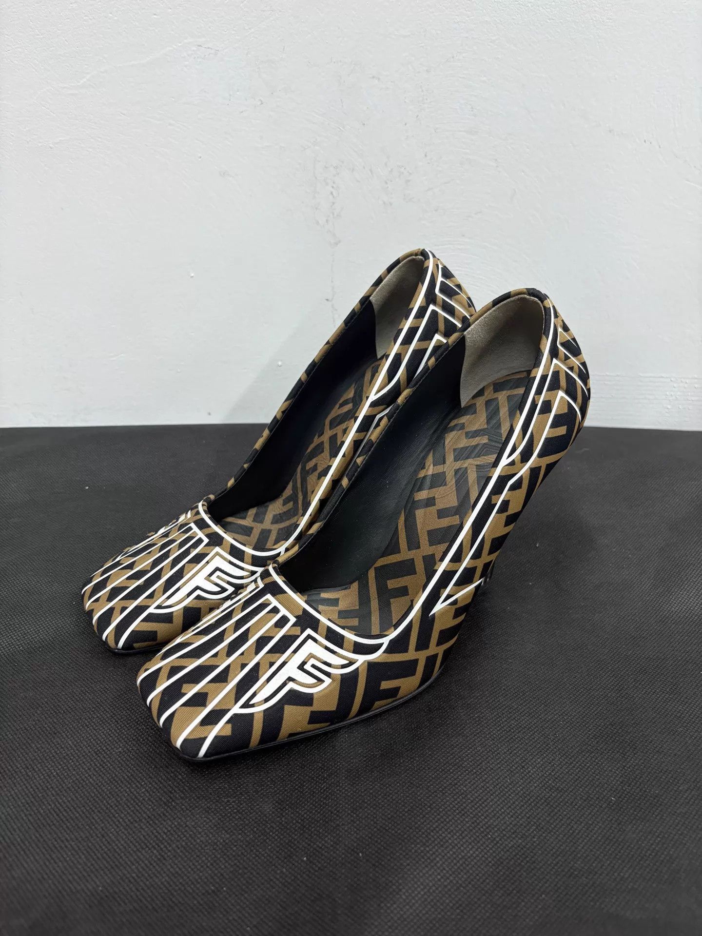 Fendi Fendi limited edition classic FF monogram high heels 39 EU Size US 8.5 / IT 38.5 - 1 Thumbnail