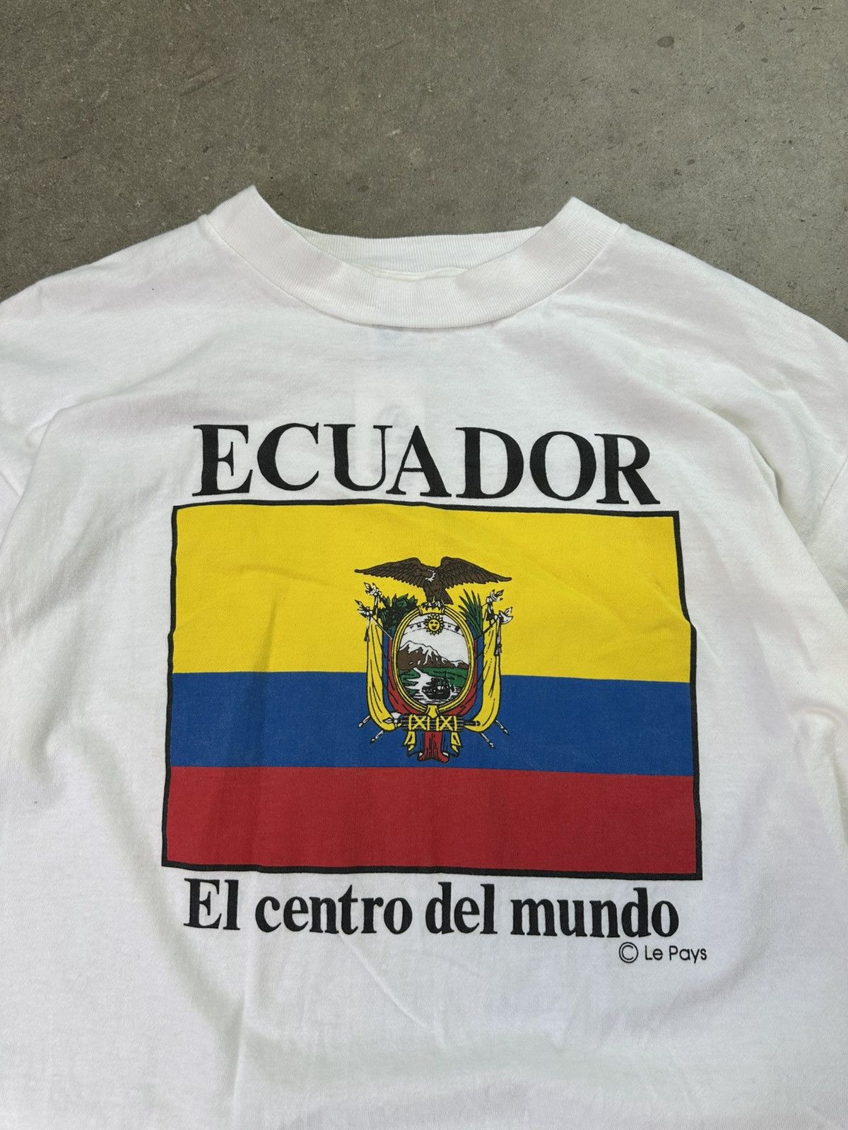 Vintage vintage 90s ecuador centre of the world flag tee white xl Size US XL / EU 56 / 4 - 3 Thumbnail