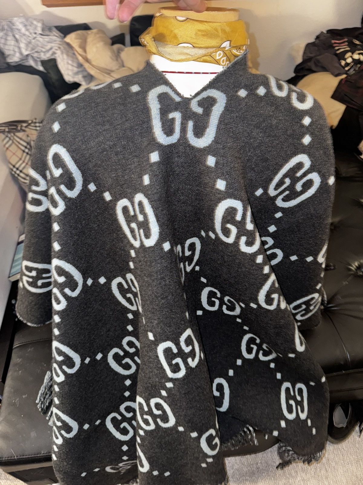 Gucci Gucci GG Monogram Reversible Wool Poncho – Rare Piece Size US M / EU 48-50 / 2 - 2 Thumbnail