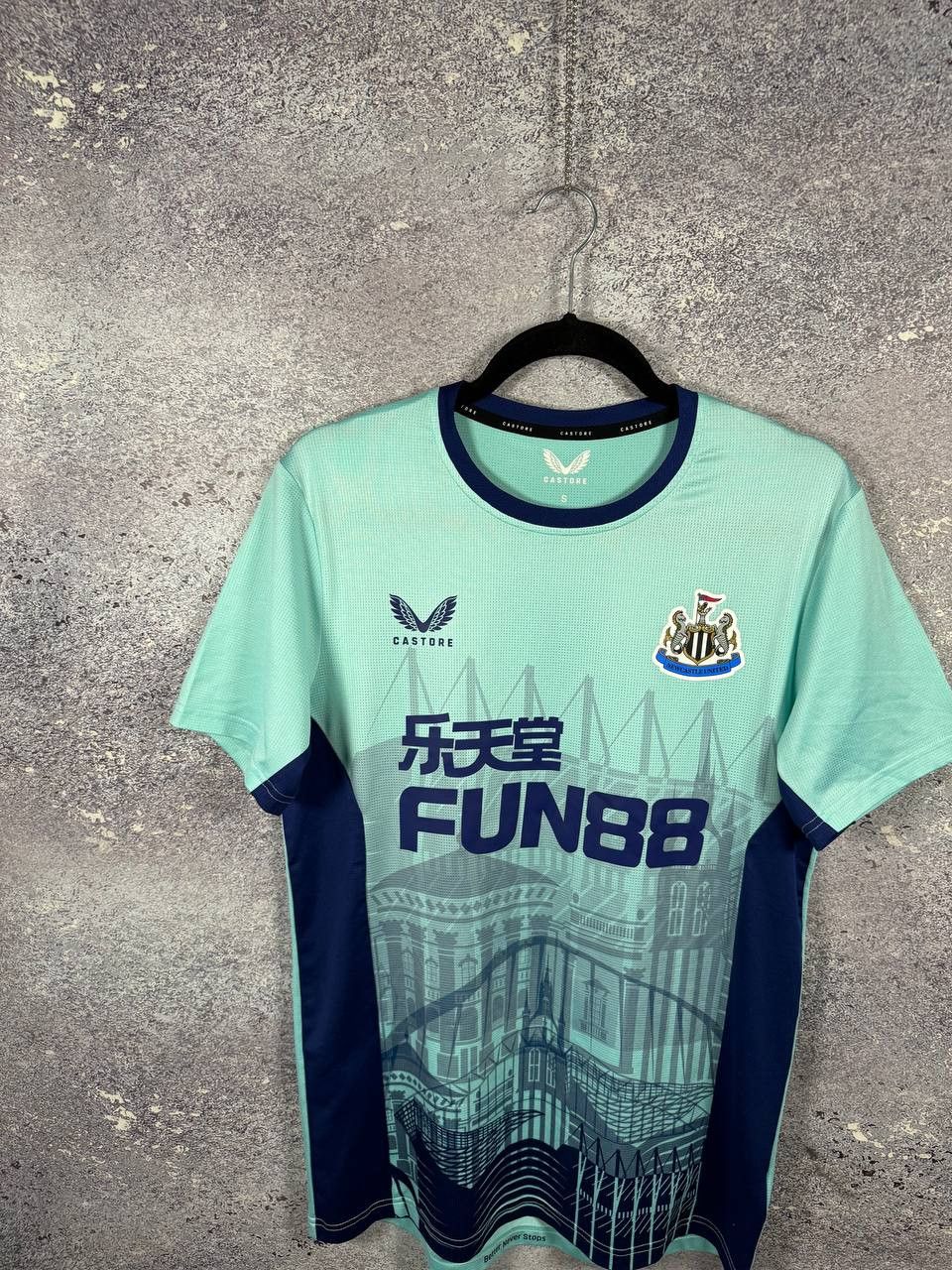 Castore × Vintage Newcastle United 2022/23 Fourth Castore Soccer Jersey Size US S / EU 44-46 / 1 - 2 Thumbnail